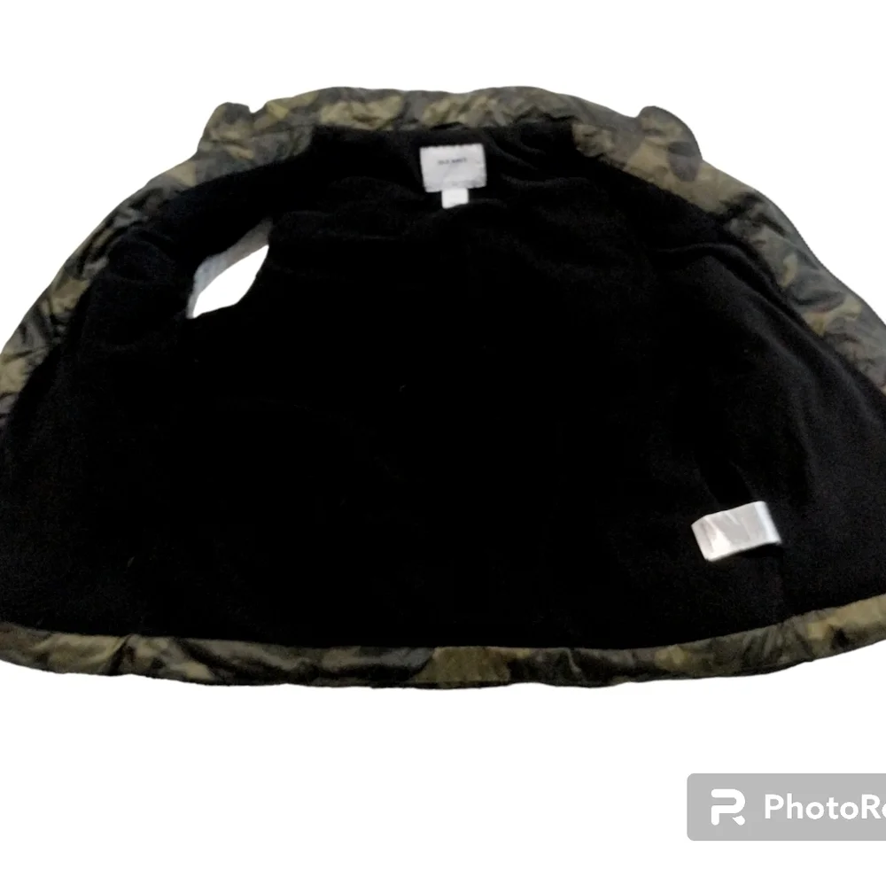 Old Navy Camouflage Puffer Vest‎ Boys 8M